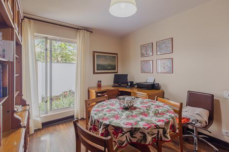 Casa à venda com 316m², 4 quartos e 4 vagasEscritório