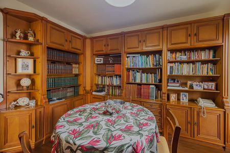 Casa à venda com 316m², 4 quartos e 4 vagasEscritório