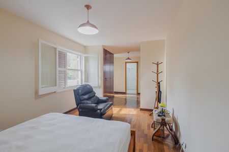 Casa à venda com 316m², 4 quartos e 4 vagasSuíte