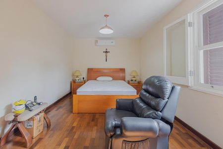 Casa à venda com 316m², 4 quartos e 4 vagasSuíte