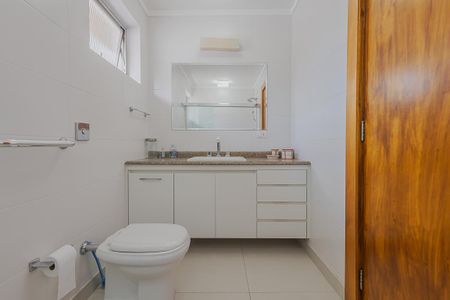 Casa à venda com 316m², 4 quartos e 4 vagasBanheiro da Suíte