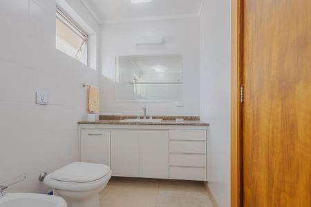 Casa à venda com 316m², 4 quartos e 4 vagasBanheiro 2
