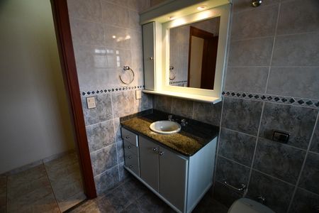 Casa à venda com 300m², 4 quartos e 6 vagasBanheiro Suíte 3