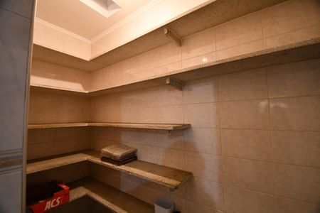 Casa à venda com 300m², 4 quartos e 6 vagasDespensa