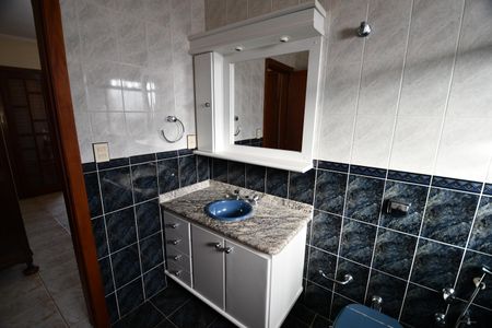 Casa à venda com 300m², 4 quartos e 6 vagasBanheiro Suíte 2