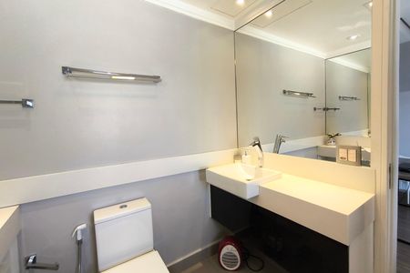 Apartamento à venda com 246m², 4 quartos e 3 vagasBanheiro da Suíte 1