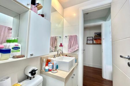 Apartamento à venda com 134m², 3 quartos e 3 vagasBanheiro da Suíte 1