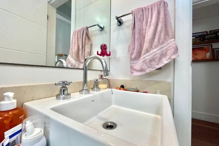 Apartamento à venda com 134m², 3 quartos e 3 vagasBanheiro da Suíte 1