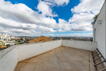 Casa à venda com 404m², 3 quartos e 5 vagasVaranda da Sala 2
