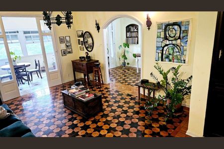 Casa à venda com 180m², 7 quartos e 3 vagas