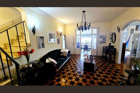 Casa à venda com 180m², 7 quartos e 3 vagas