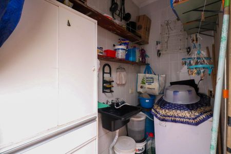 Casa à venda com 80m², 3 quartos e 1 vagaÁrea de Serviço