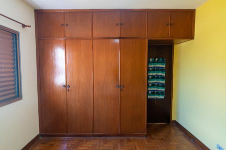 Casa à venda com 159m², 2 quartos e 3 vagasQuarto 1 - Armários