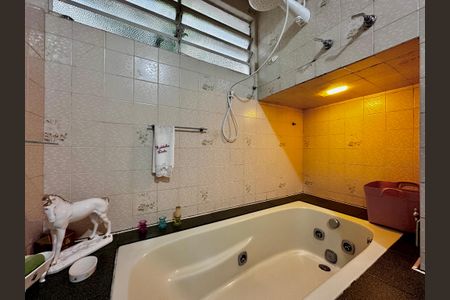 Casa à venda com 200m², 3 quartos e 1 vagaBanheiro