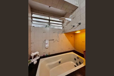 Casa à venda com 200m², 3 quartos e 1 vagaBanheiro