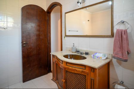 Casa à venda com 170m², 3 quartos e 2 vagas Casa à venda com 170m², 3 quartos e 2 vagasBanheiro - Suite