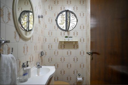 Casa à venda com 170m², 3 quartos e 2 vagas Casa à venda com 170m², 3 quartos e 2 vagasLavabo