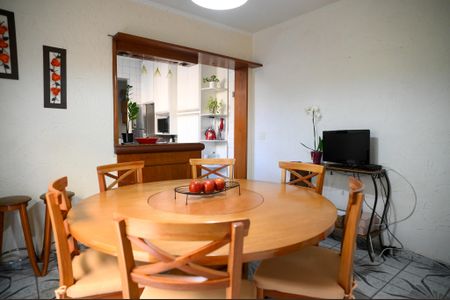 Casa à venda com 170m², 3 quartos e 2 vagas Casa à venda com 170m², 3 quartos e 2 vagasSala de Jantar