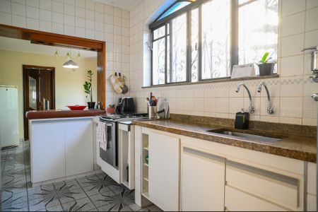 Casa à venda com 170m², 3 quartos e 2 vagas Casa à venda com 170m², 3 quartos e 2 vagasCozinha