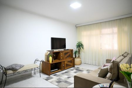 Casa à venda com 170m², 3 quartos e 2 vagas Casa à venda com 170m², 3 quartos e 2 vagasSala