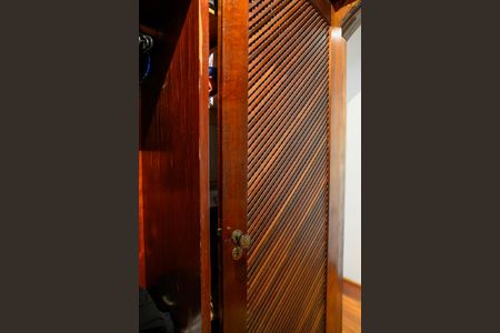 Casa à venda com 170m², 3 quartos e 2 vagas Casa à venda com 170m², 3 quartos e 2 vagasCloset