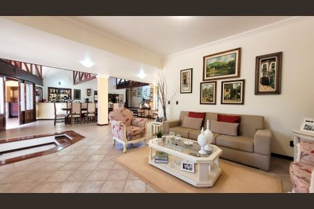 Casa de condomínio à venda com 630m², 5 quartos e 6 vagas Casa de condomínio à venda com 630m², 5 quartos e 6 vagasSala