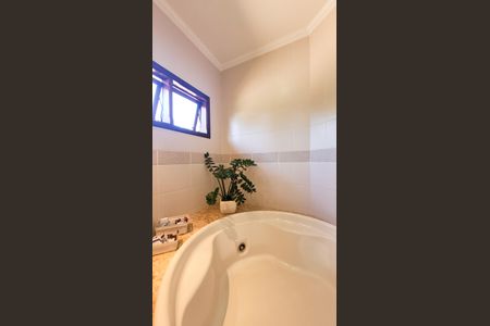 Casa de condomínio à venda com 630m², 5 quartos e 6 vagas Casa de condomínio à venda com 630m², 5 quartos e 6 vagasBanheiro da Suíte 1