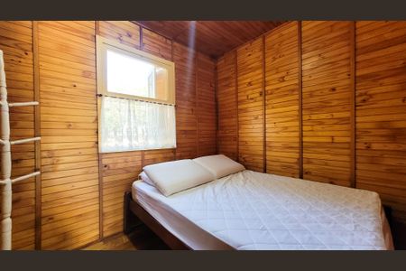 Casa de condomínio à venda com 630m², 5 quartos e 6 vagas Casa de condomínio à venda com 630m², 5 quartos e 6 vagasChalê