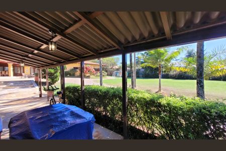 Casa de condomínio à venda com 630m², 5 quartos e 6 vagas Casa de condomínio à venda com 630m², 5 quartos e 6 vagasÁrea externa