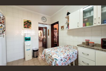 Casa de condomínio à venda com 630m², 5 quartos e 6 vagas Casa de condomínio à venda com 630m², 5 quartos e 6 vagasCozinha