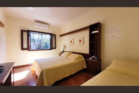 Casa de condomínio à venda com 630m², 5 quartos e 6 vagas Casa de condomínio à venda com 630m², 5 quartos e 6 vagasQuarto 2