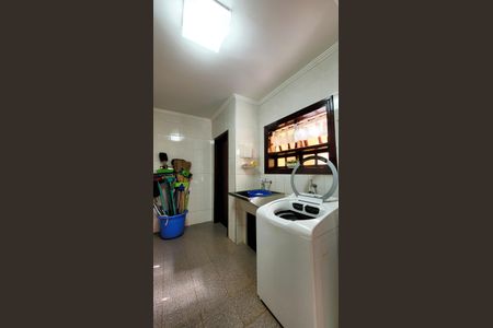 Casa de condomínio à venda com 630m², 5 quartos e 6 vagas Casa de condomínio à venda com 630m², 5 quartos e 6 vagasÁrea de Serviço