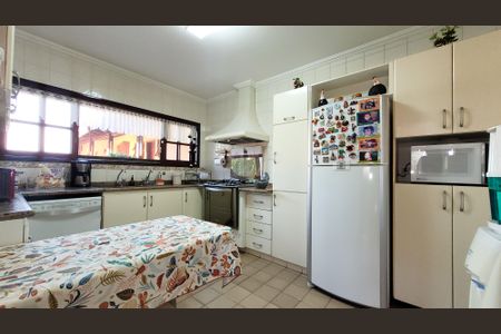 Casa de condomínio à venda com 630m², 5 quartos e 6 vagas Casa de condomínio à venda com 630m², 5 quartos e 6 vagasCozinha