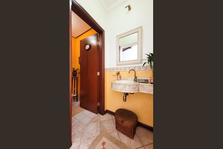 Casa de condomínio à venda com 630m², 5 quartos e 6 vagas Casa de condomínio à venda com 630m², 5 quartos e 6 vagasLavabo