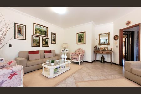 Casa de condomínio à venda com 630m², 5 quartos e 6 vagas Casa de condomínio à venda com 630m², 5 quartos e 6 vagasSala