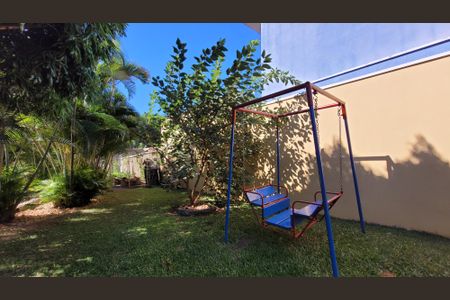 Casa de condomínio à venda com 630m², 5 quartos e 6 vagas Casa de condomínio à venda com 630m², 5 quartos e 6 vagasÁrea externa