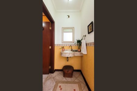 Casa de condomínio à venda com 630m², 5 quartos e 6 vagas Casa de condomínio à venda com 630m², 5 quartos e 6 vagasLavabo