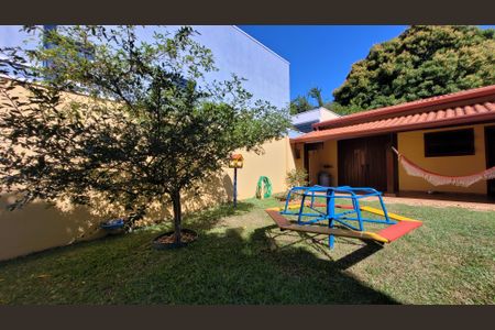 Casa de condomínio à venda com 630m², 5 quartos e 6 vagas Casa de condomínio à venda com 630m², 5 quartos e 6 vagasÁrea externa