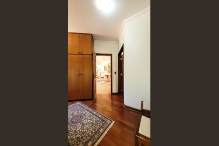 Casa de condomínio à venda com 630m², 5 quartos e 6 vagas Casa de condomínio à venda com 630m², 5 quartos e 6 vagasQuarto 3 - Closet