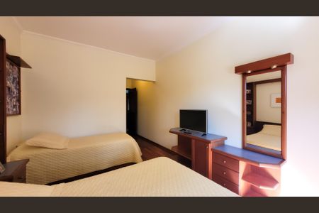 Casa de condomínio à venda com 630m², 5 quartos e 6 vagas Casa de condomínio à venda com 630m², 5 quartos e 6 vagasQuarto 2