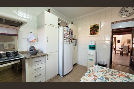 Casa de condomínio à venda com 630m², 5 quartos e 6 vagas Casa de condomínio à venda com 630m², 5 quartos e 6 vagasCozinha