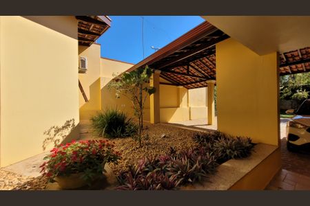 Casa de condomínio à venda com 630m², 5 quartos e 6 vagas Casa de condomínio à venda com 630m², 5 quartos e 6 vagasHall de Entrada