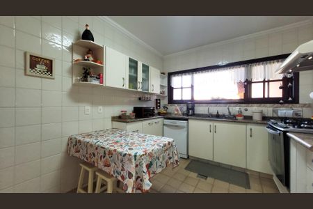 Casa de condomínio à venda com 630m², 5 quartos e 6 vagas Casa de condomínio à venda com 630m², 5 quartos e 6 vagasCozinha