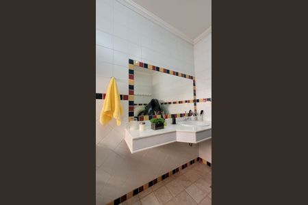 Casa de condomínio à venda com 630m², 5 quartos e 6 vagas Casa de condomínio à venda com 630m², 5 quartos e 6 vagasVestiário