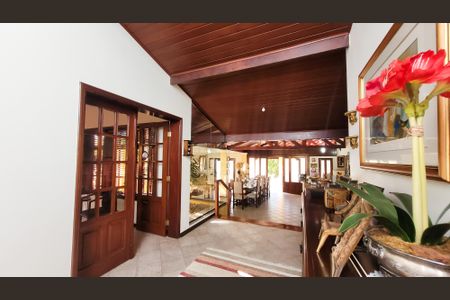 Casa de condomínio à venda com 630m², 5 quartos e 6 vagas Casa de condomínio à venda com 630m², 5 quartos e 6 vagasSala