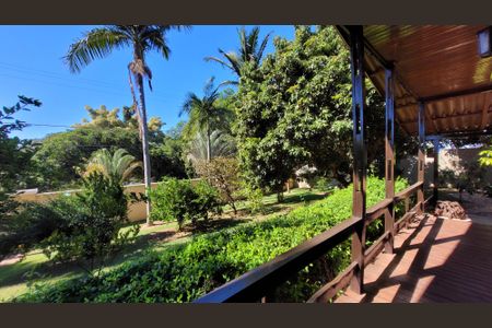 Casa de condomínio à venda com 630m², 5 quartos e 6 vagas Casa de condomínio à venda com 630m², 5 quartos e 6 vagasÁrea externa