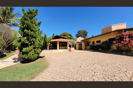 Casa de condomínio à venda com 630m², 5 quartos e 6 vagas Casa de condomínio à venda com 630m², 5 quartos e 6 vagasÁrea externa