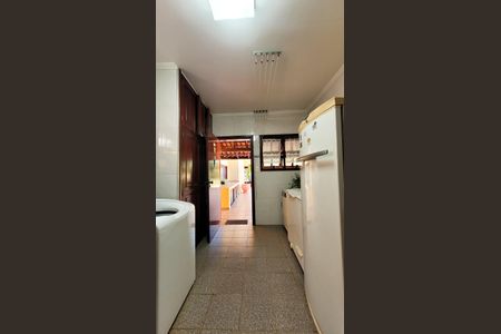 Casa de condomínio à venda com 630m², 5 quartos e 6 vagas Casa de condomínio à venda com 630m², 5 quartos e 6 vagasÁrea de Serviço