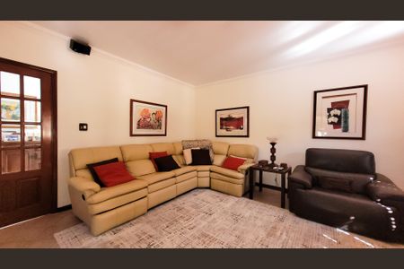 Casa de condomínio à venda com 630m², 5 quartos e 6 vagas Casa de condomínio à venda com 630m², 5 quartos e 6 vagasSala de TV