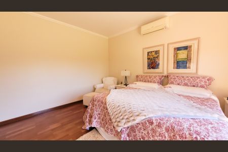 Casa de condomínio à venda com 630m², 5 quartos e 6 vagas Casa de condomínio à venda com 630m², 5 quartos e 6 vagasSuíte 1